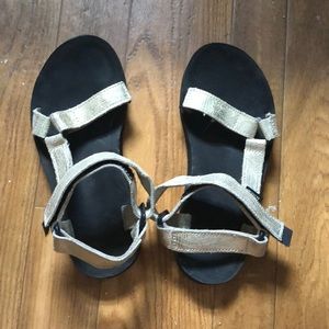 Teva sandals size 6